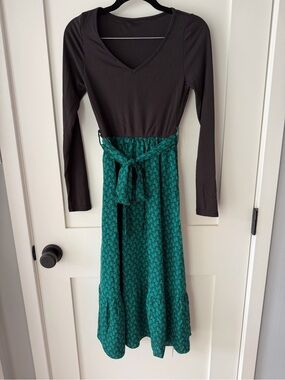 Black Long-Sleeve V-Neck Dress with Green Patterned Tie-Waist Skirt